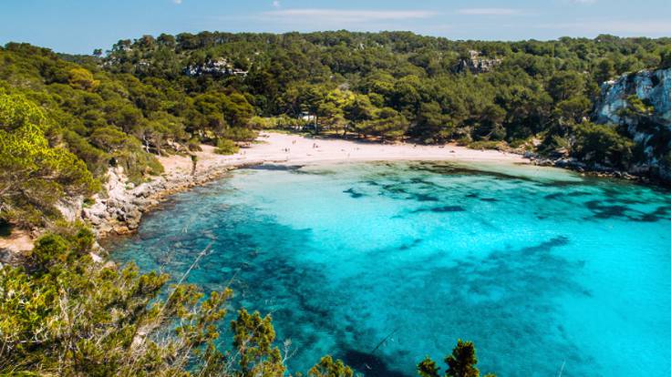 Piedras, arena, conchas... el robo de material natural por parte de los turistas ya supone un gran problema en Menorca