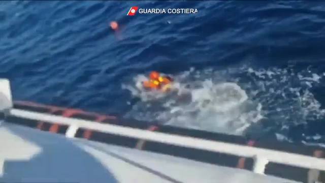 Ver vídeo / Sea Watch rescata a 83 migrantes en las costas italianas