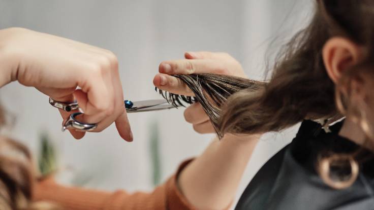 Las peluquerías alquilan butacas de su salón a otros profesionales para sobrevivir a la crisis